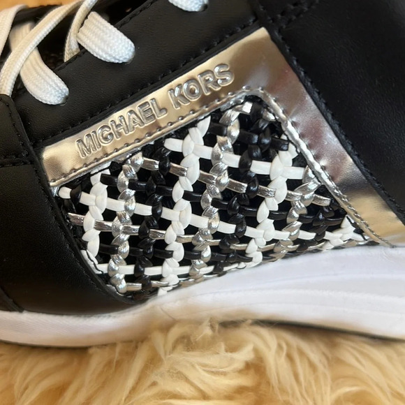 NWOB Michael Kors Georgie Trainer Sz-9 - Picture 10 of 10